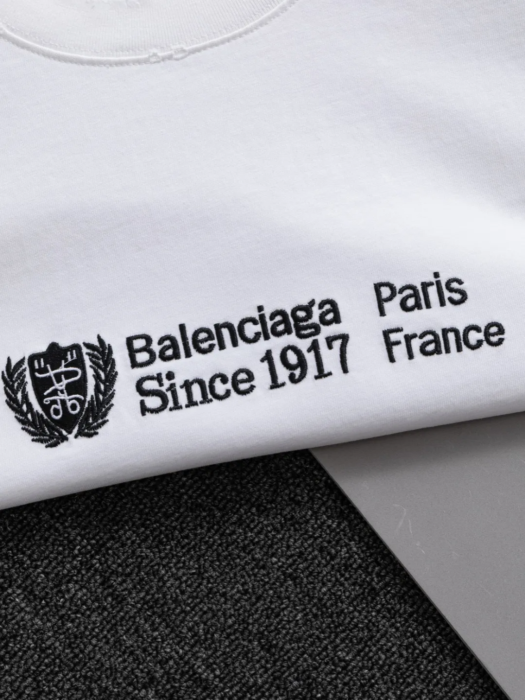P100✨🔥 [BALENCIAGA] 2026FW short-sleeved T-shirt Premium 26s double yarn 300g fabric embroidery fraying process Color: Black White Green Size: S M L XL 2XL